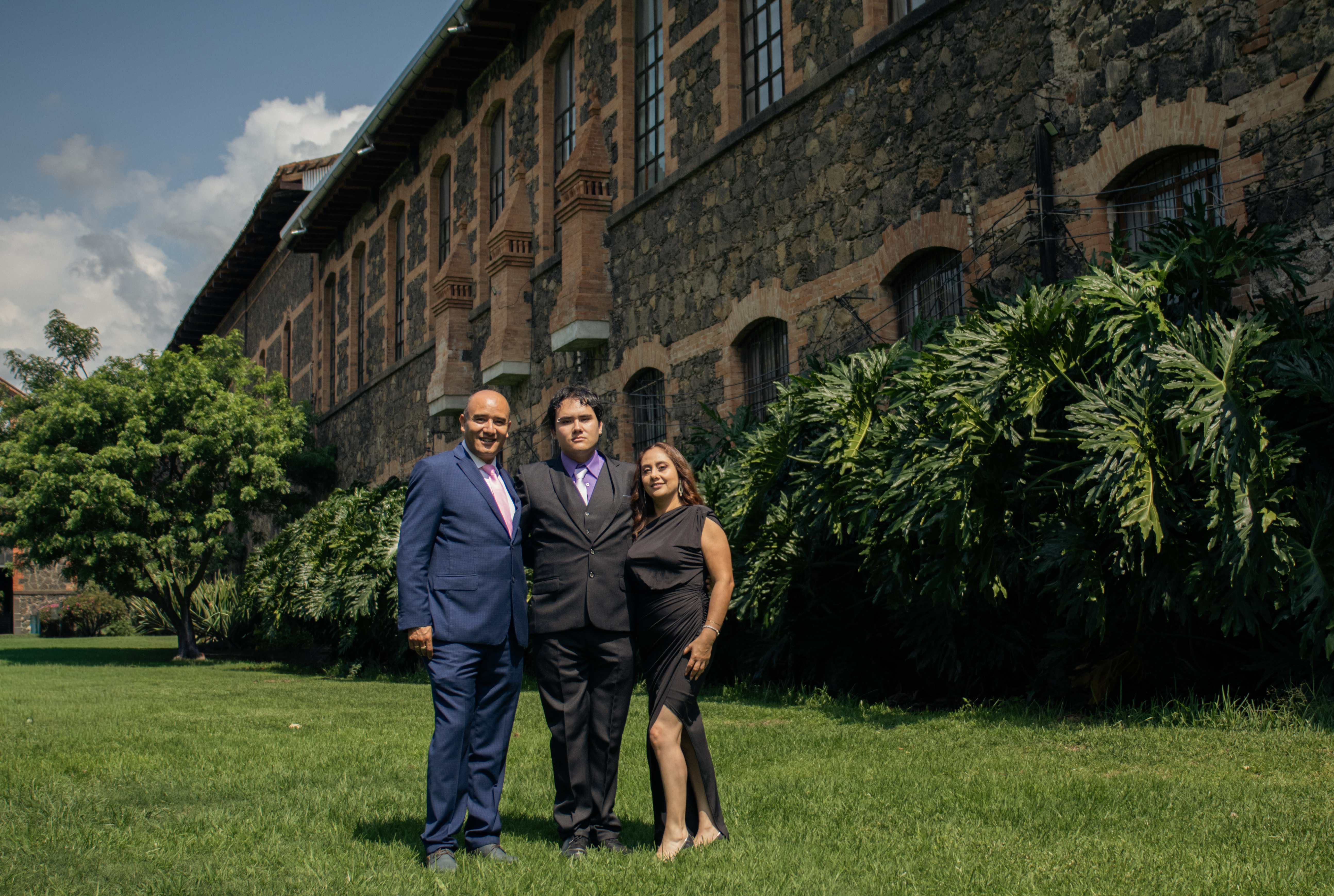 Fotografía 4 de Alejandro Álvarez Vargas con familia y amigos