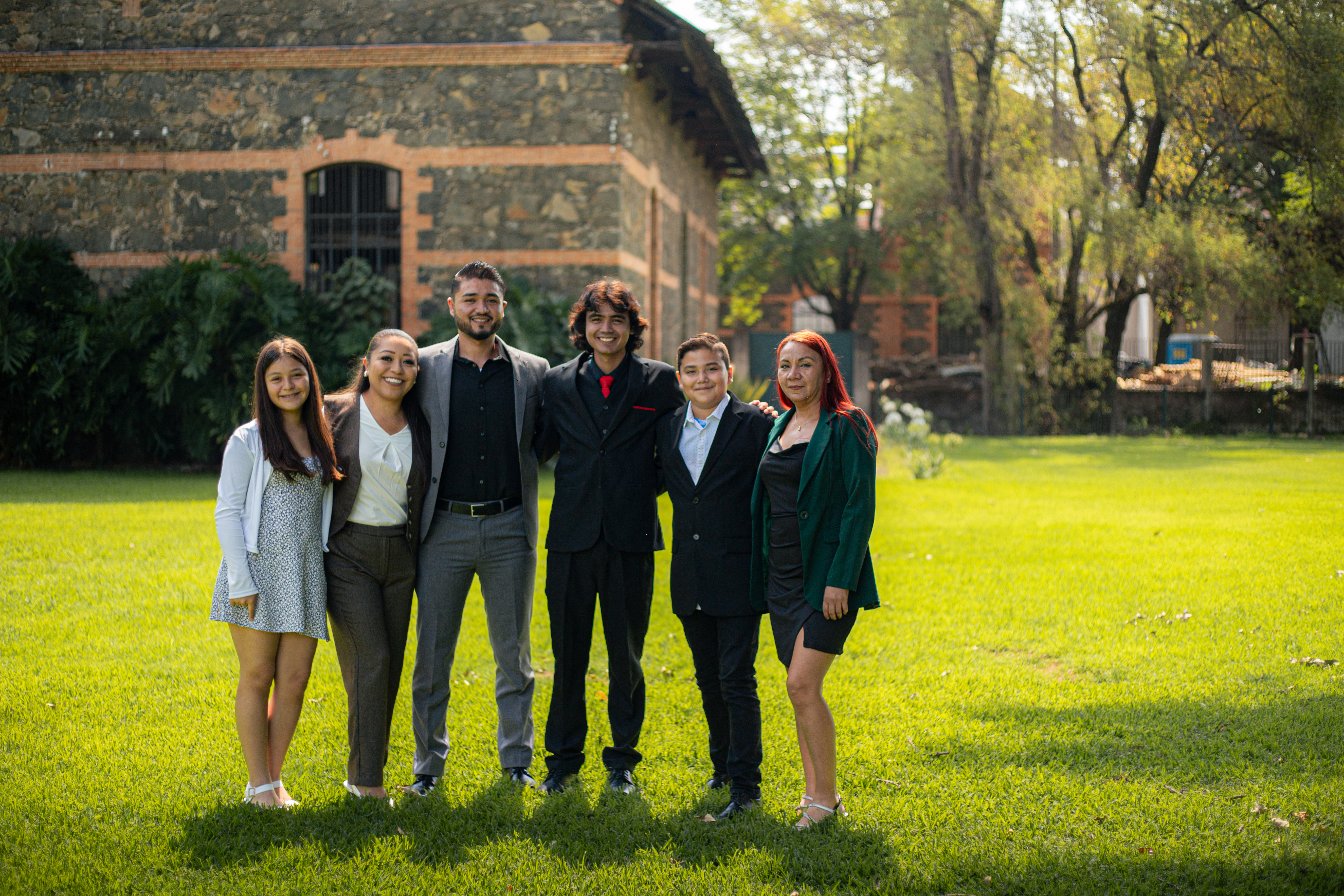 Fotografía 2 de Brandon Alexis Servin Franco con familia y amigos