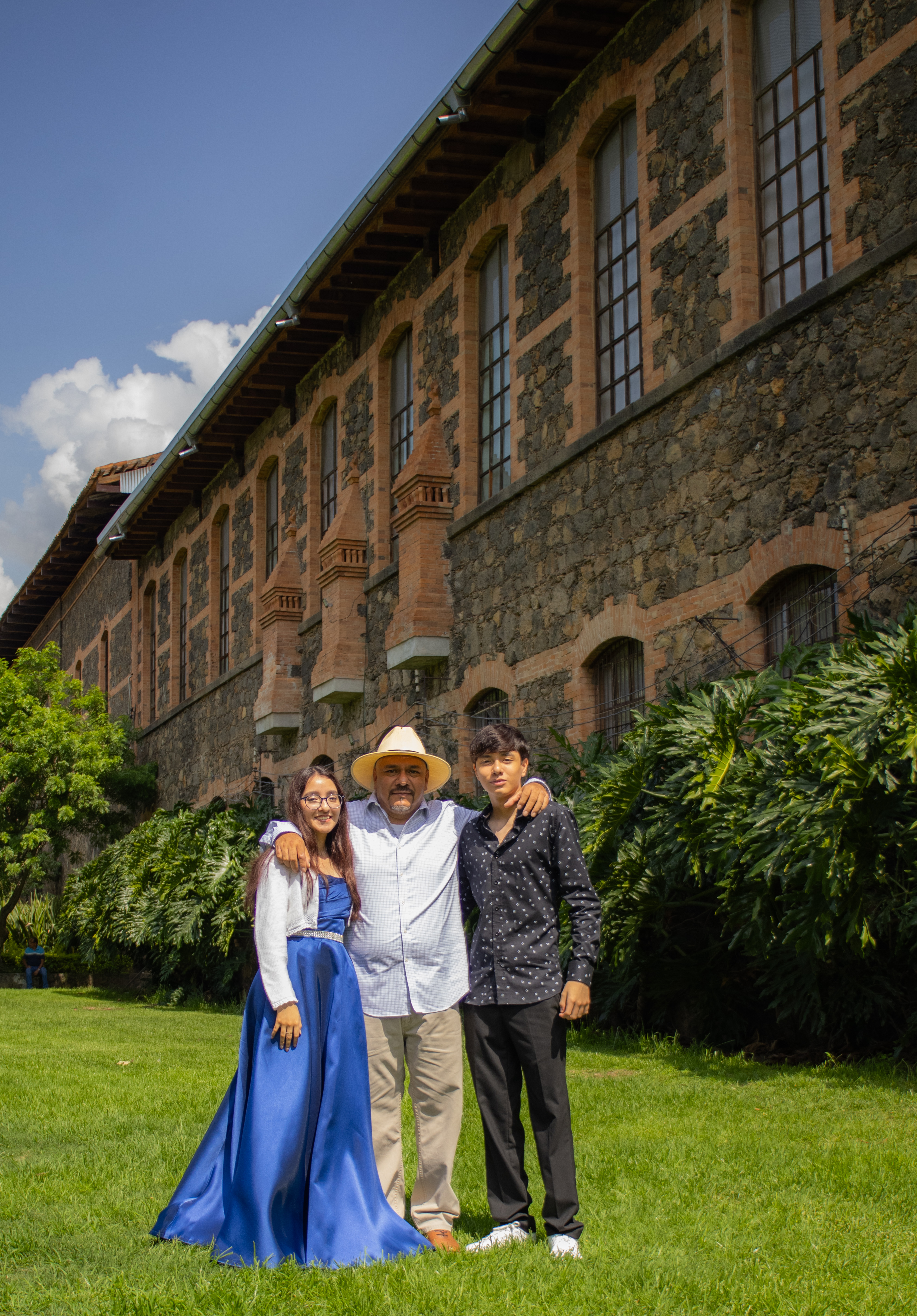 Fotografía 3 de Dulce Karina Roque Aguilera con familia y amigos