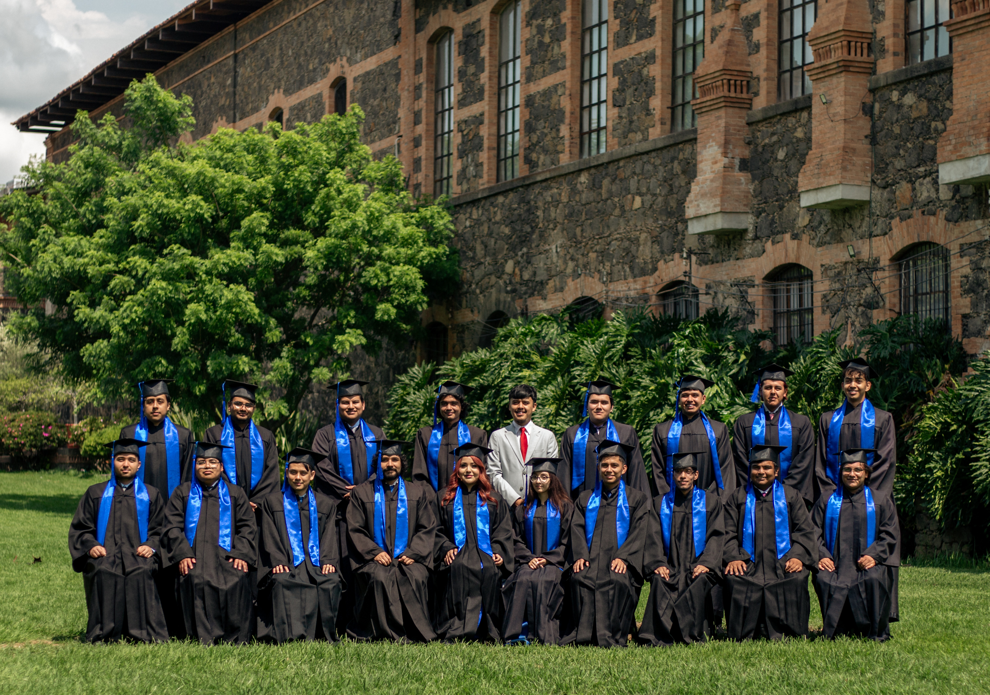 Fotografía grupal oficial de graduación