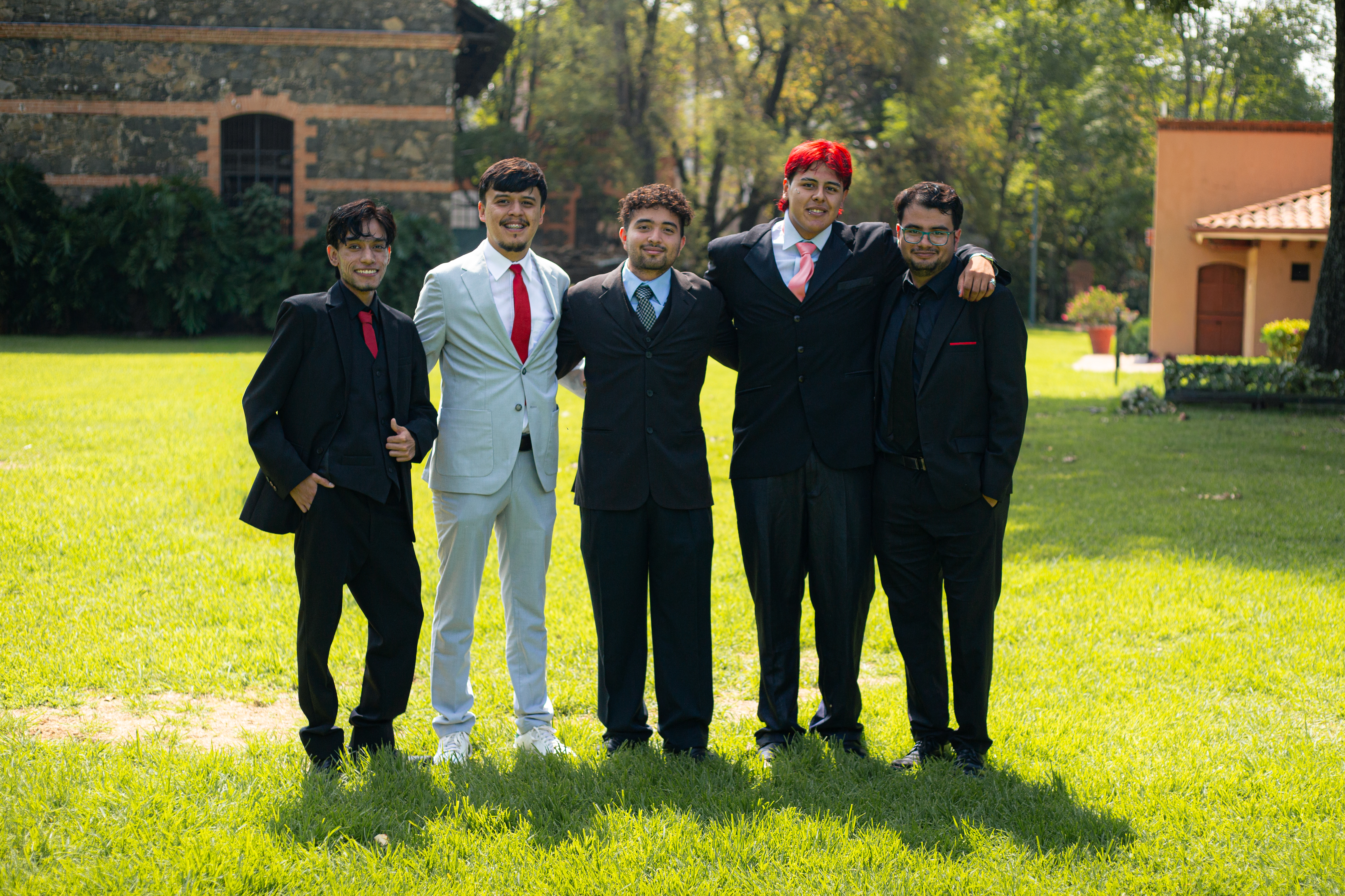 Fotografía 3 de Jonathan Isai Herrera Robledo con familia y amigos