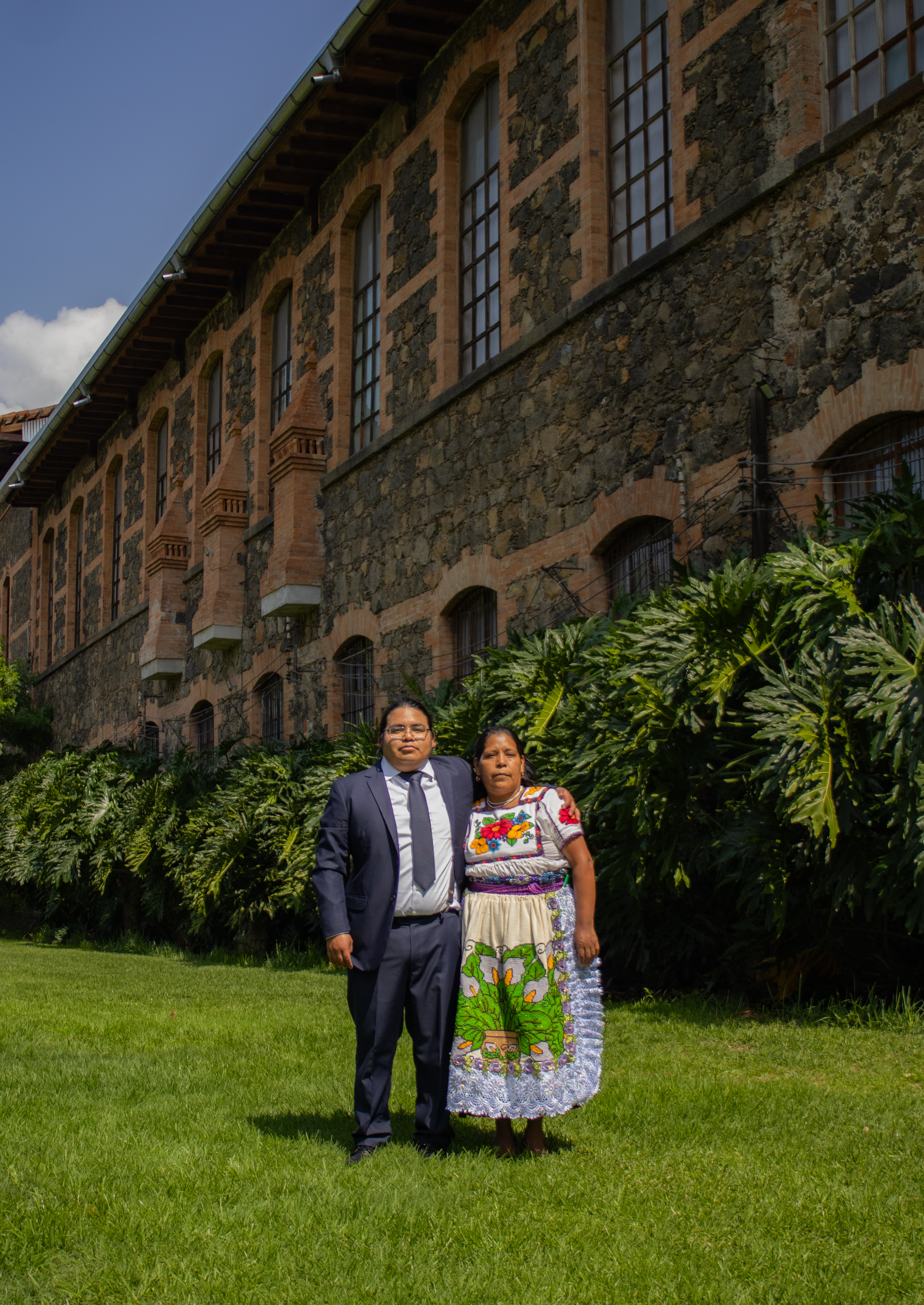 Fotografía 2 de Agustín Morales Flores con familia y amigos