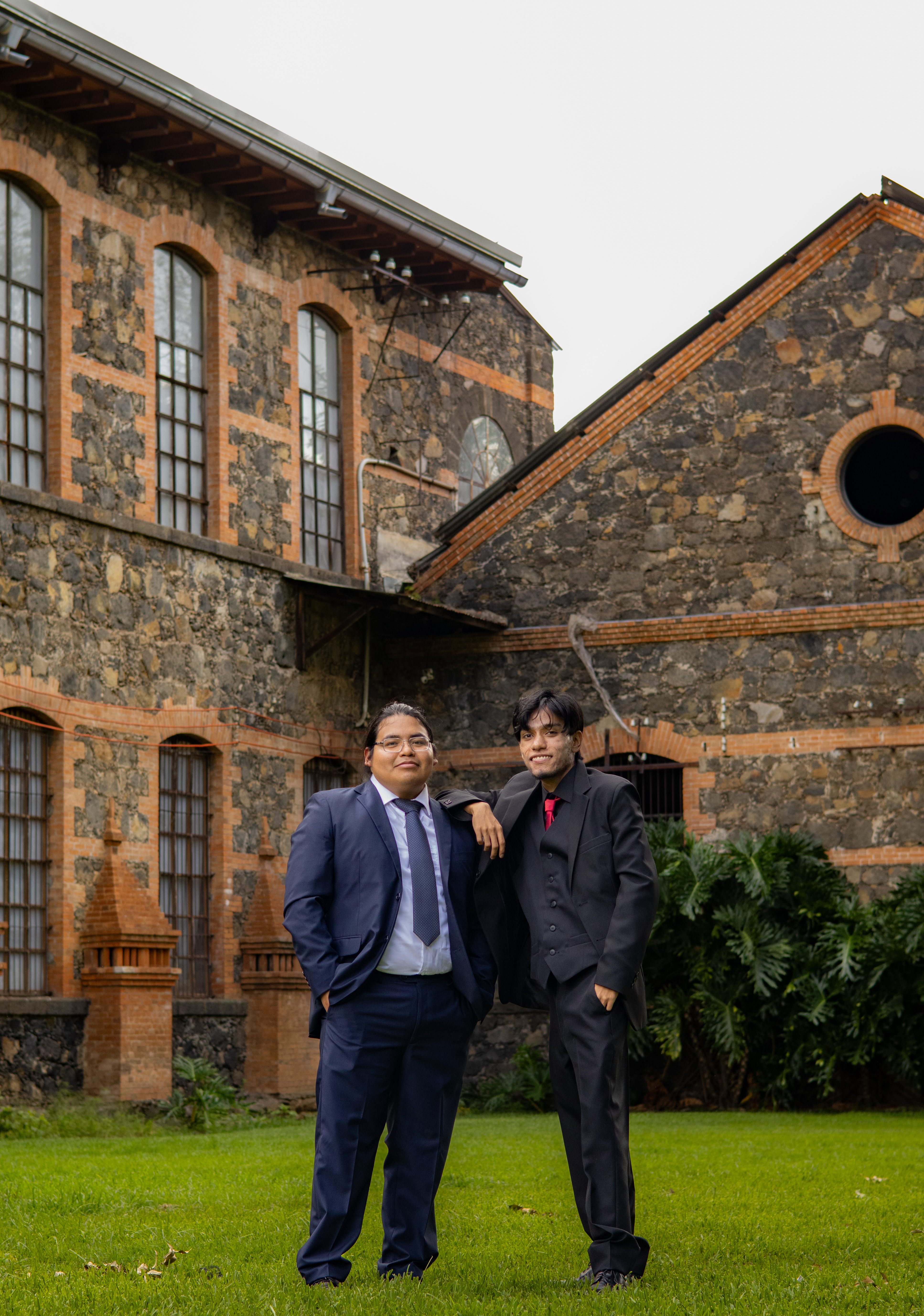 Fotografía 2 de Ian Rodrigo Sierra Ramírez con familia y amigos
