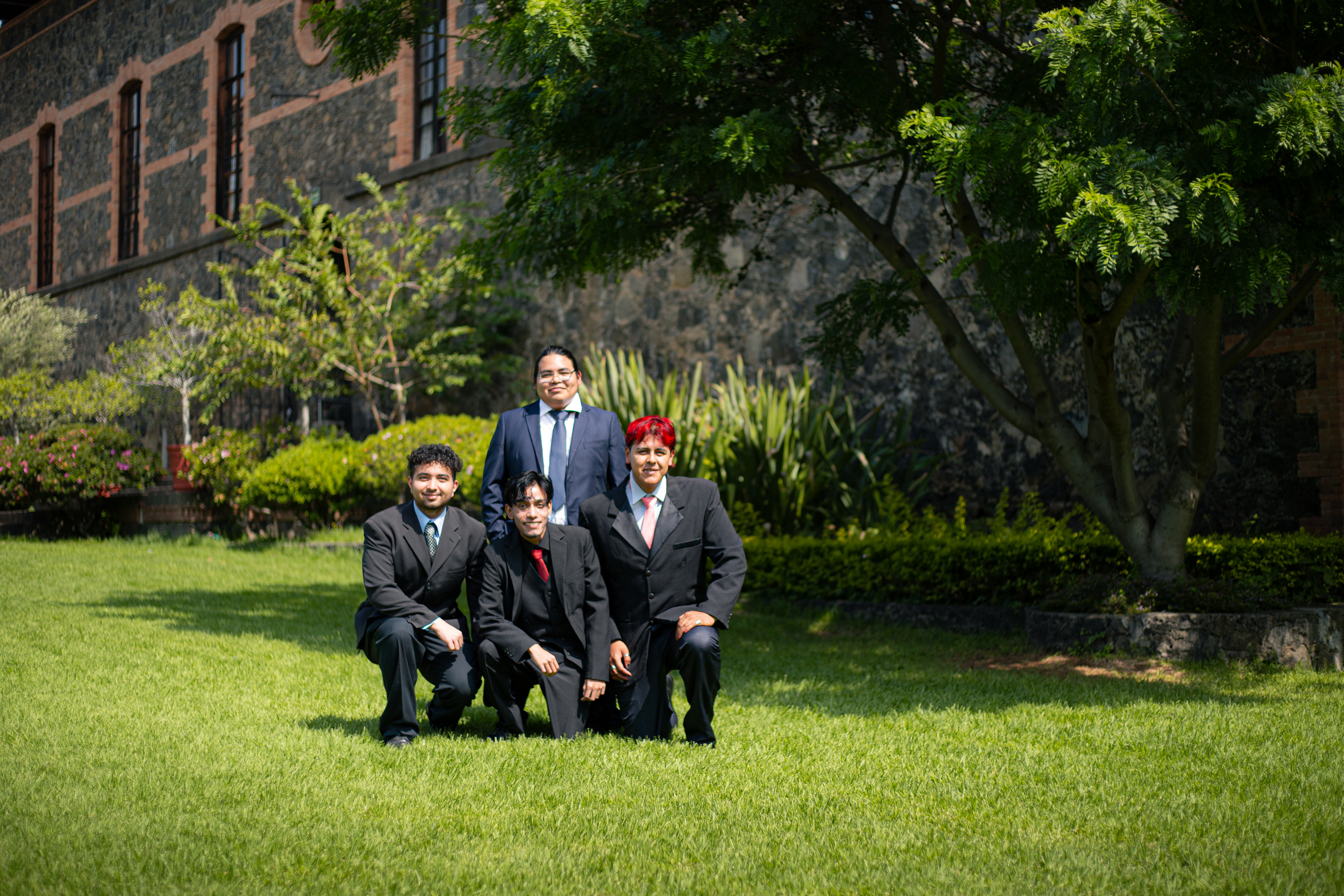 Fotografía 6 de Jonathan Isai Herrera Robledo con familia y amigos