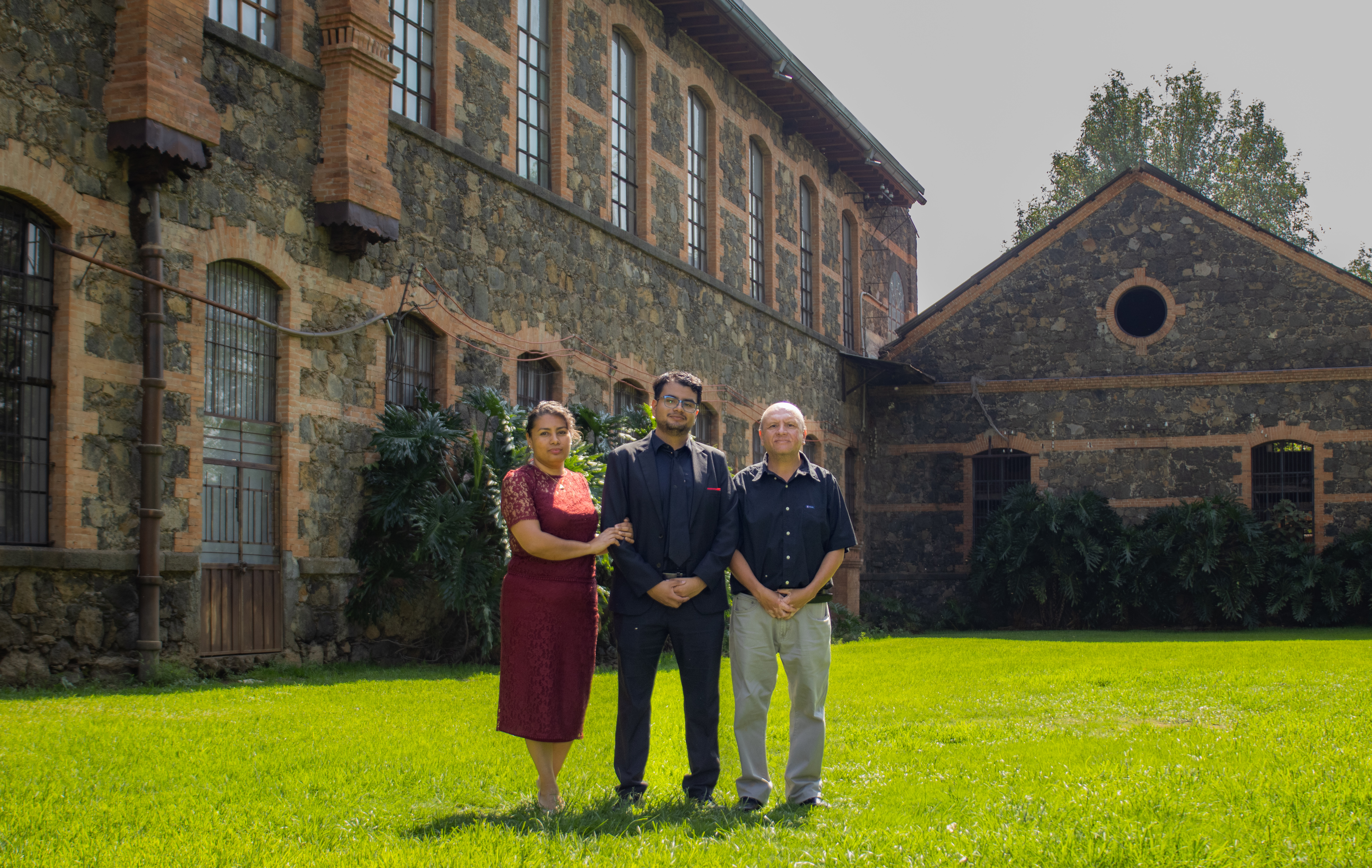 Fotografía 2 de Juan Carlos Gonzalez Orozco con familia y amigos
