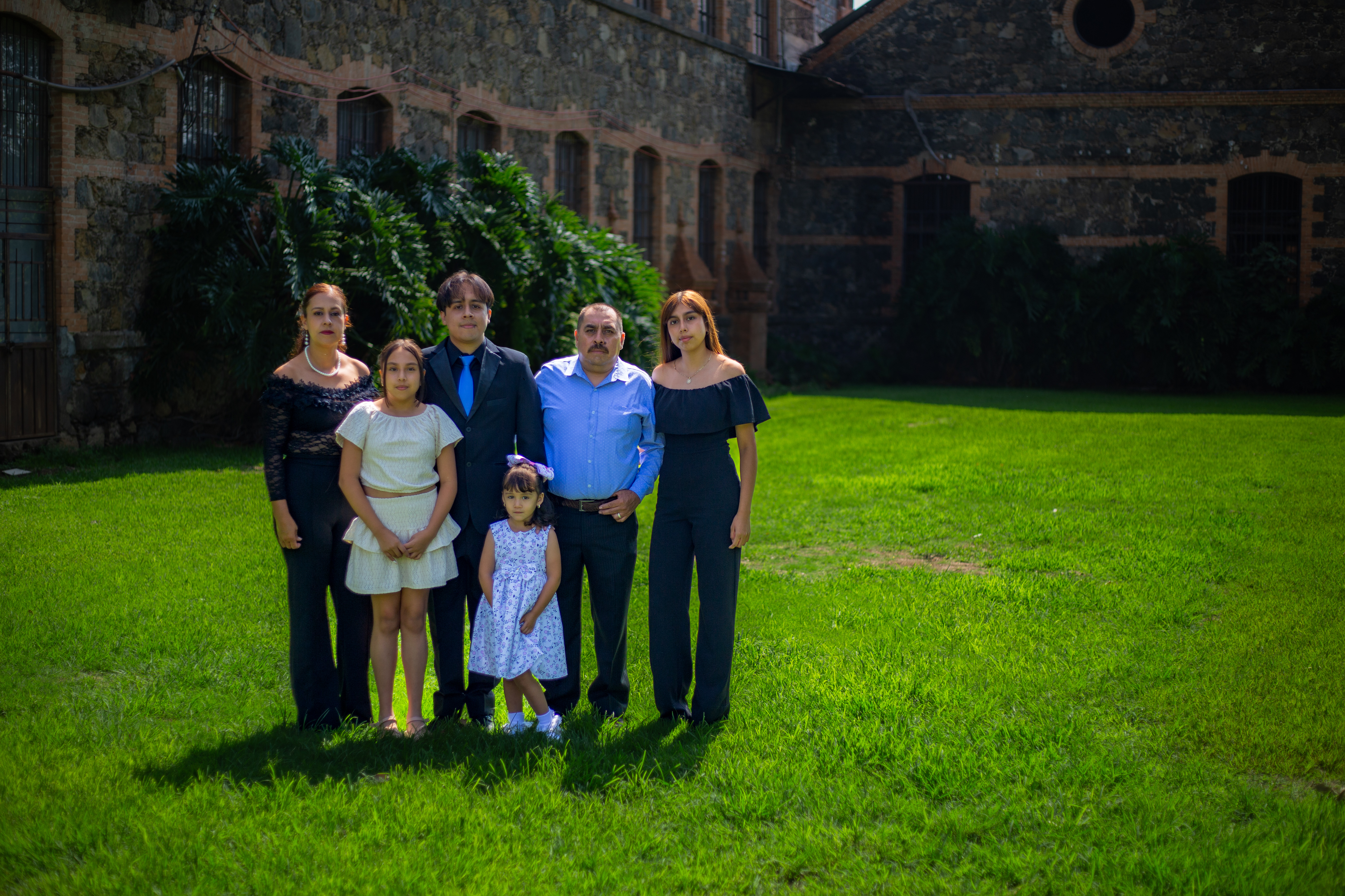 Fotografía 1 de Miguel Osvaldo Montoya Molina con familia y amigos