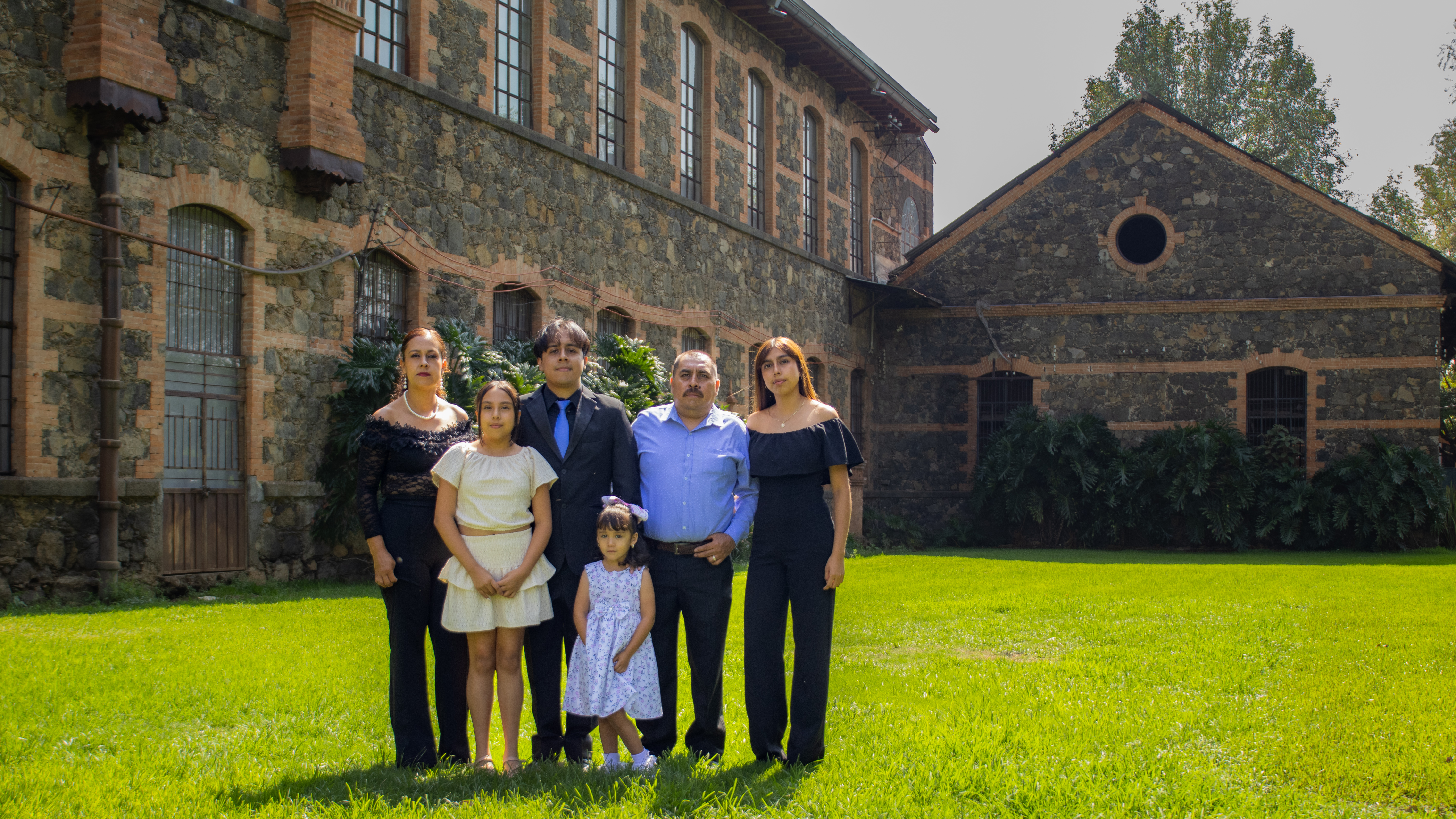 Fotografía 2 de Miguel Osvaldo Montoya Molina con familia y amigos