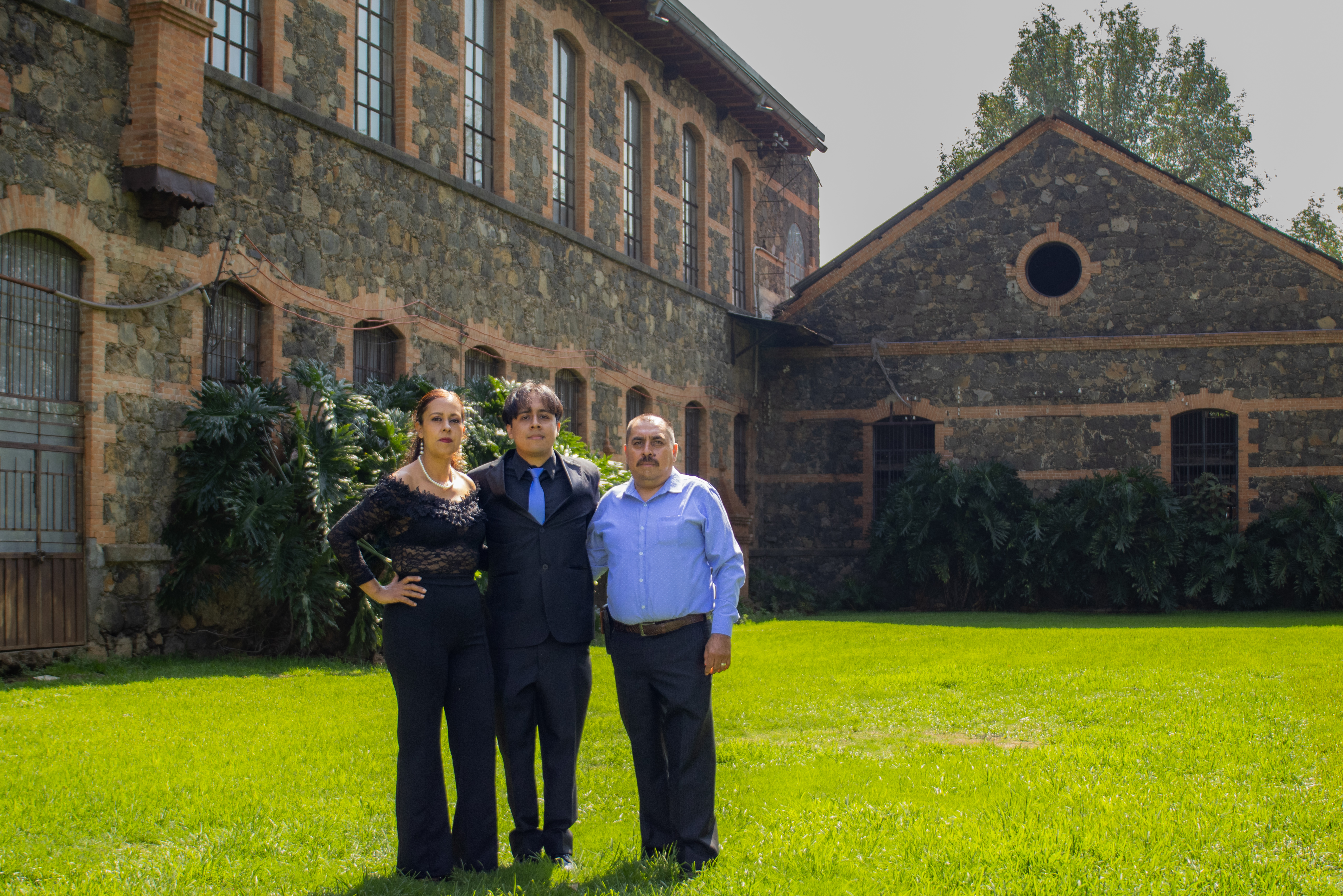 Fotografía 3 de Miguel Osvaldo Montoya Molina con familia y amigos