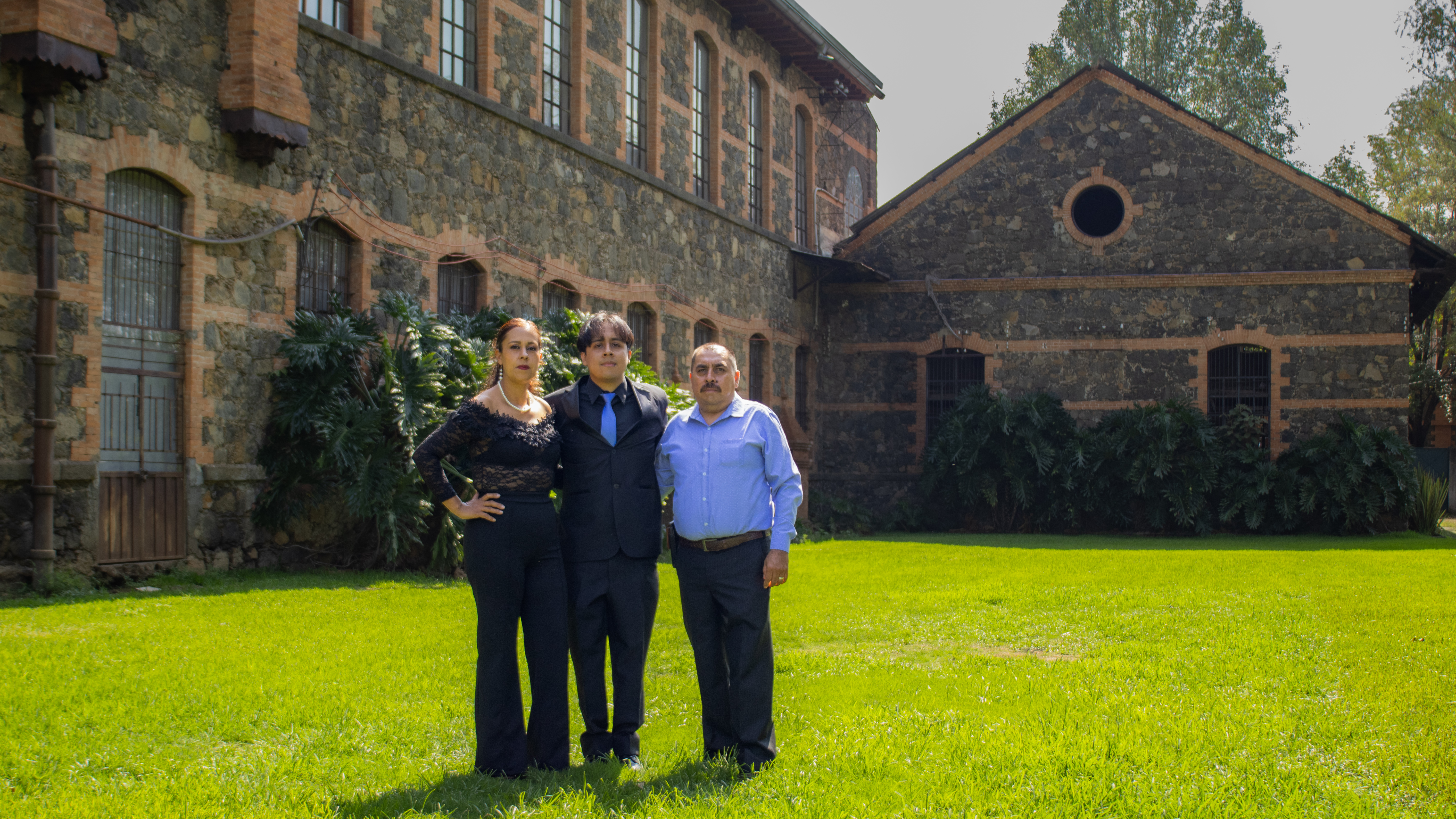 Fotografía 4 de Miguel Osvaldo Montoya Molina con familia y amigos