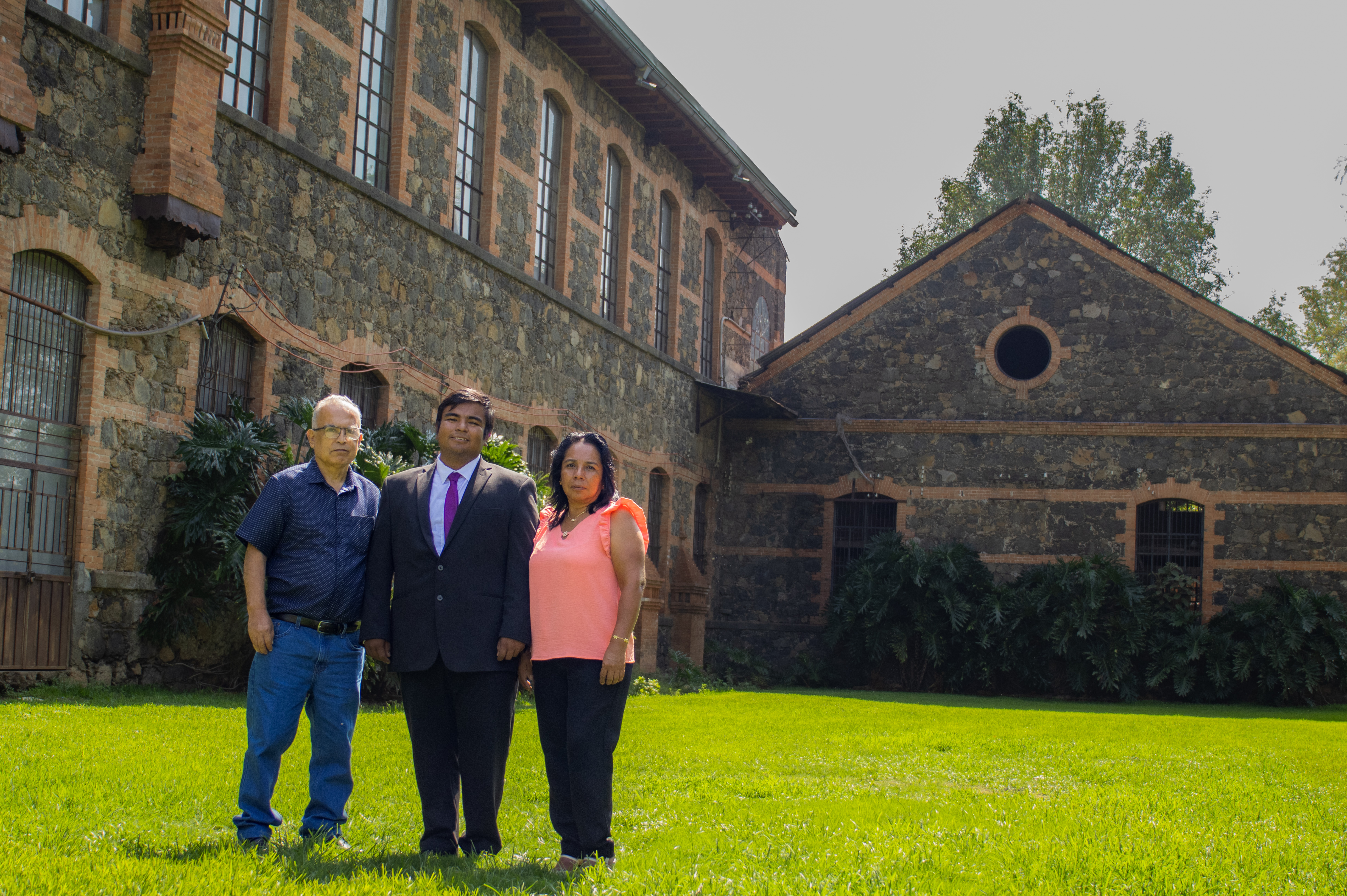 Fotografía 3 de Rafael Benjamin Saucedo Bautista con familia y amigos
