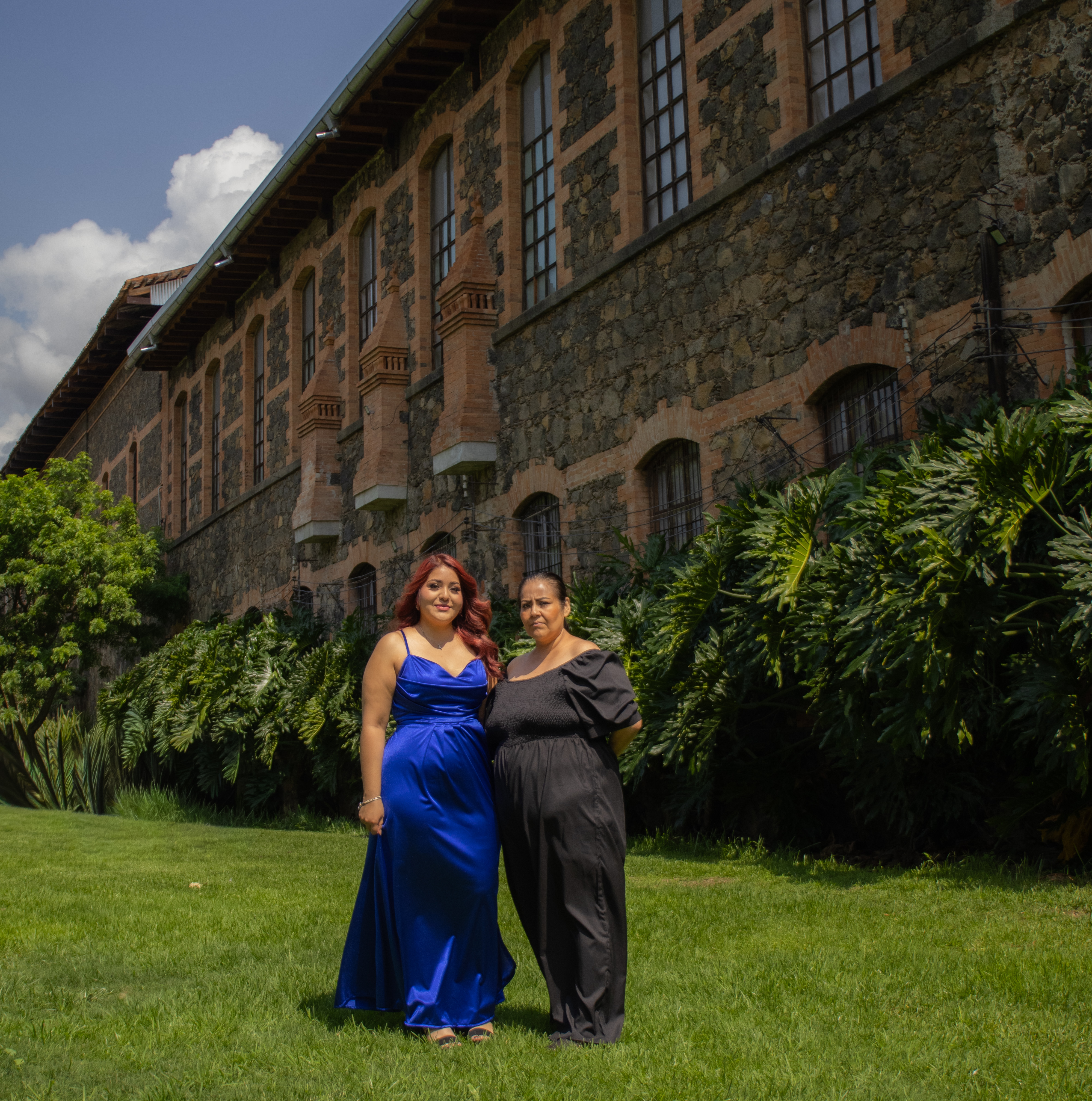 Fotografía 1 de Valeria Yamileth Martinez Rivera con familia y amigos