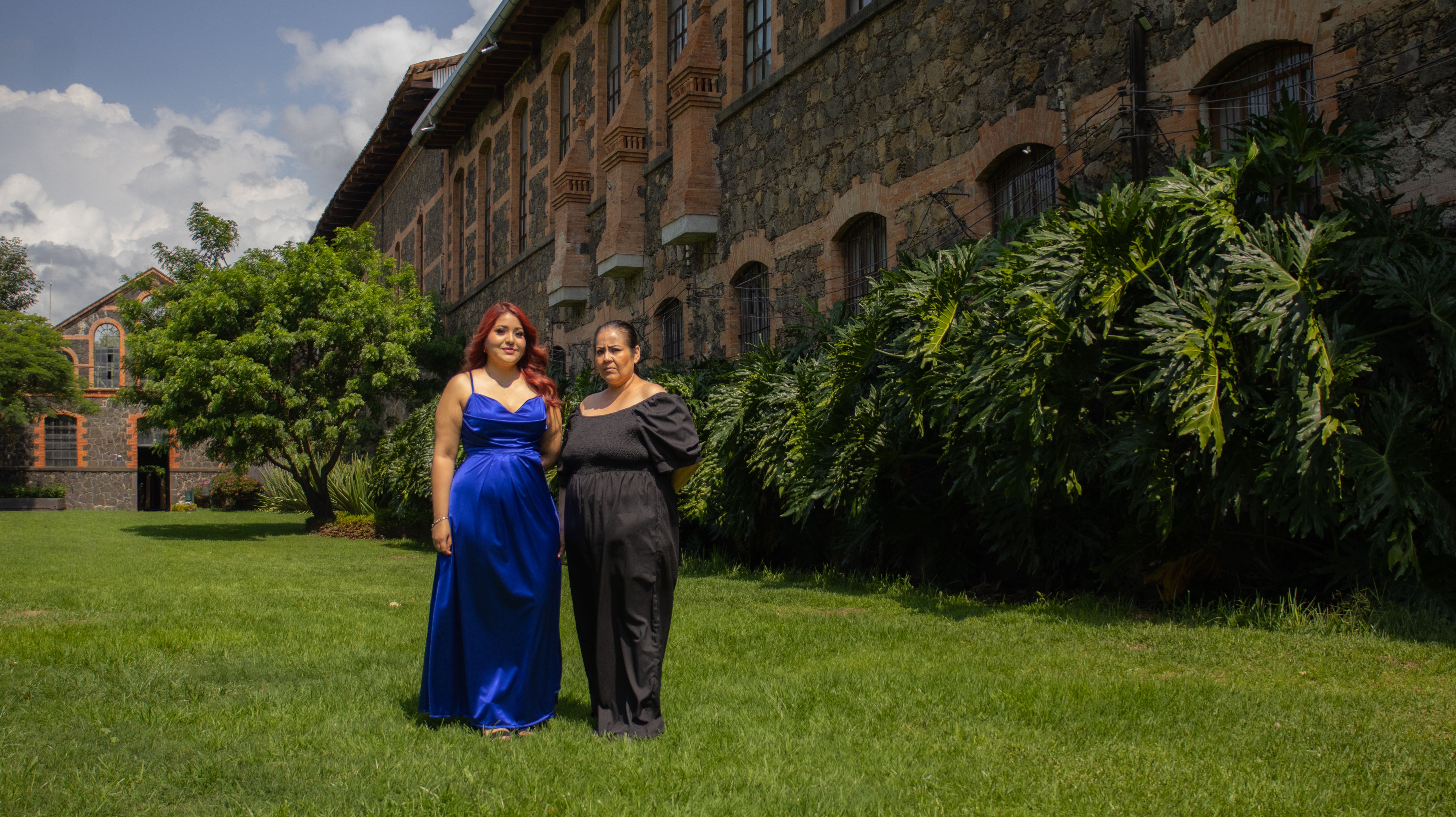 Fotografía 2 de Valeria Yamileth Martinez Rivera con familia y amigos